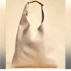 BANANA REPUBLIC
VEGAN LEATHER SLOUCHY
TOTE.